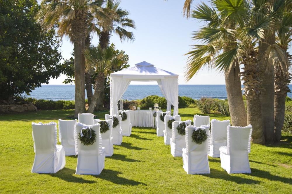 Image: http://www.bookyourweddingday.com/images/media/uploadfiles/GARDEN AREA BY THE SEA.jpg